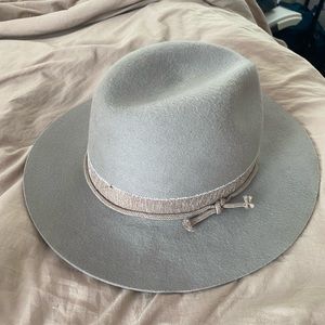 Kin the label wool hat